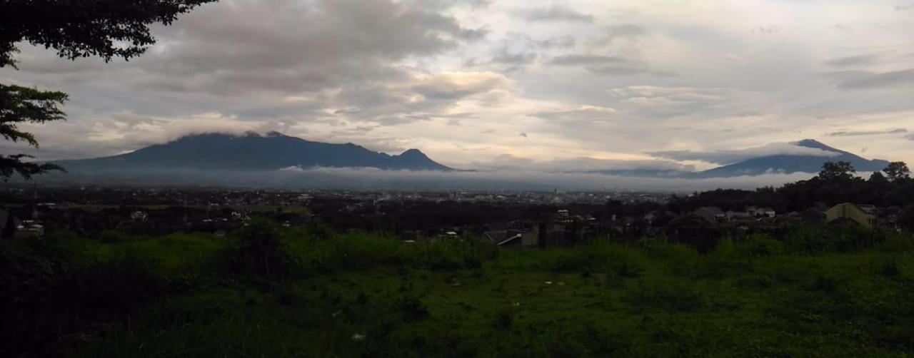 Villa Malang Puncak Buring Экстерьер фото
