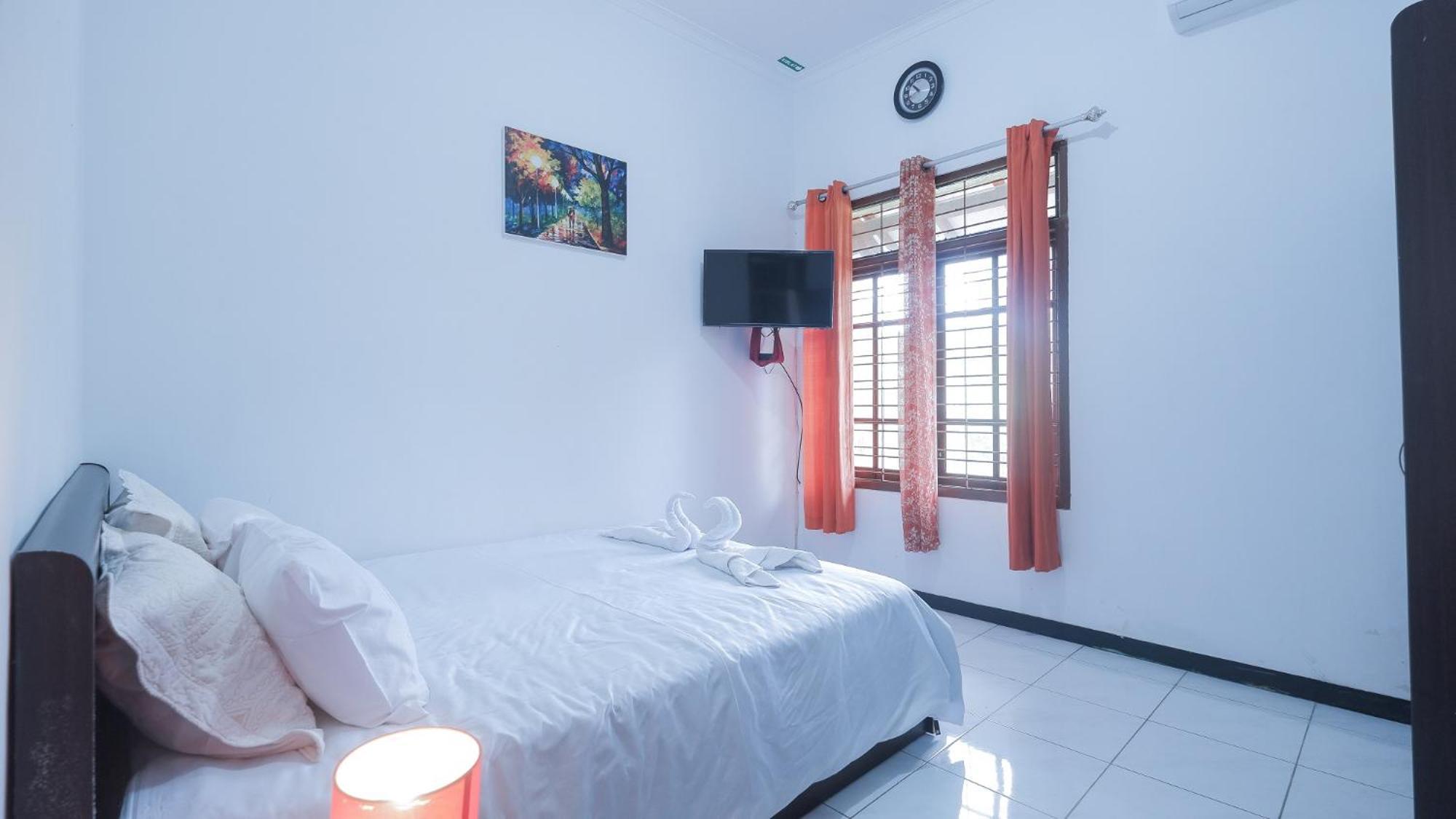 Villa Malang Puncak Buring Экстерьер фото